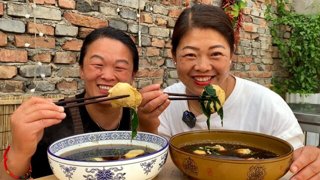 端午节了,姐俩今天做道商丘特色美食“伤力草打鸡蛋”你那吃过吗