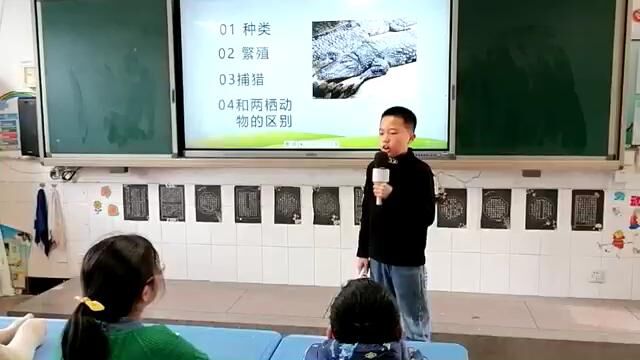 小讲师,大舞台 ——“小书虫讲坛”活动