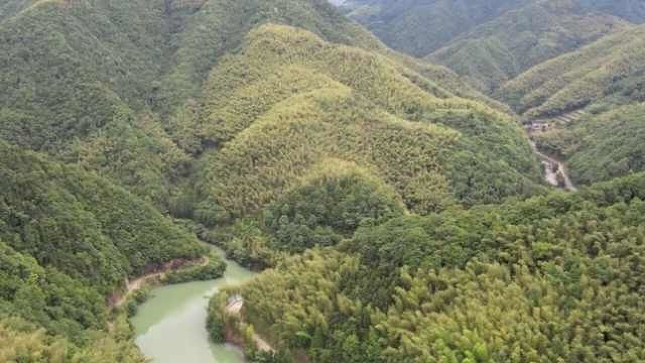 江南大峡谷位于浙江省临海市西南12KM的尤溪镇