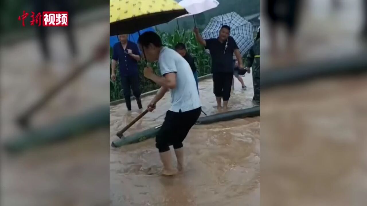 暴雨袭击四川广元境内多条道路中断