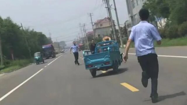 男子偷车后到派出所门口探风被抓:民警就看了一眼锁定嫌疑人