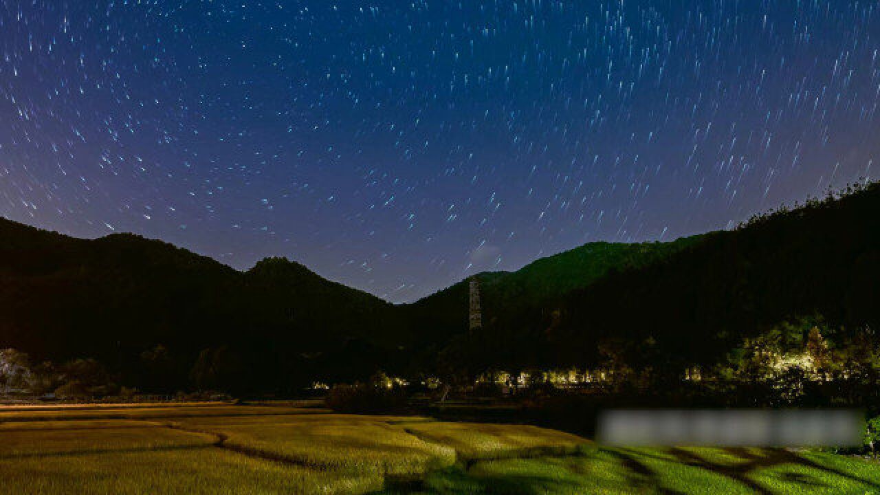 心旷神怡!延时摄影拍下浙江天台星空与稻田