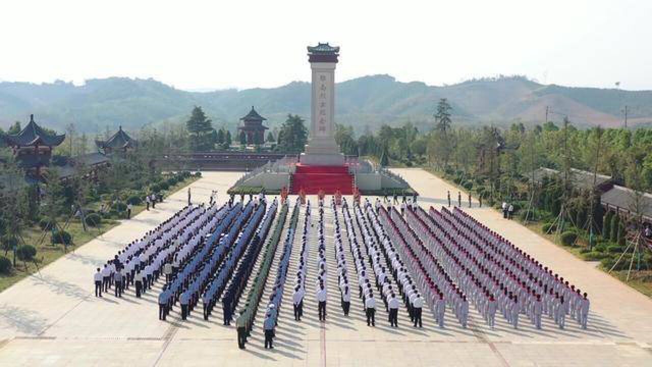 山河已无恙,向烈士致敬!在第九个国家烈士纪念日来临之际,武警湖北总队咸宁支队官兵和驻地群众一起