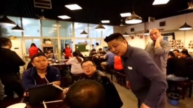 一家老北京春饼店,店老板霍亮为人热情,食客评价一绝