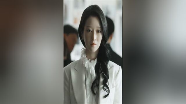 晋身女主人,素拉失势被迫与女主干妈联手,得知女主真实身份