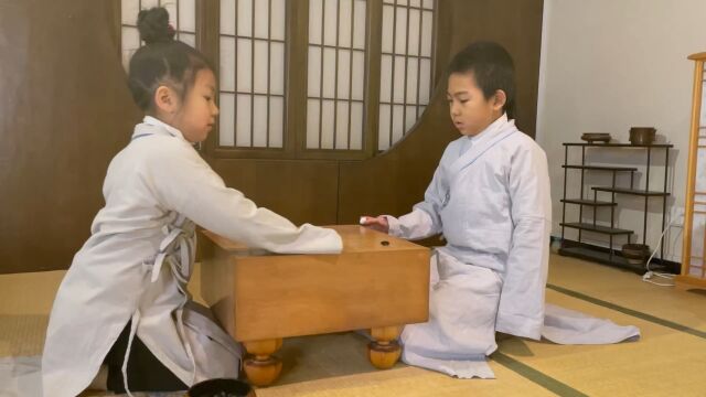 西安古琴围棋培训 寒假做完作业,围棋少年下完围棋就学习古琴.