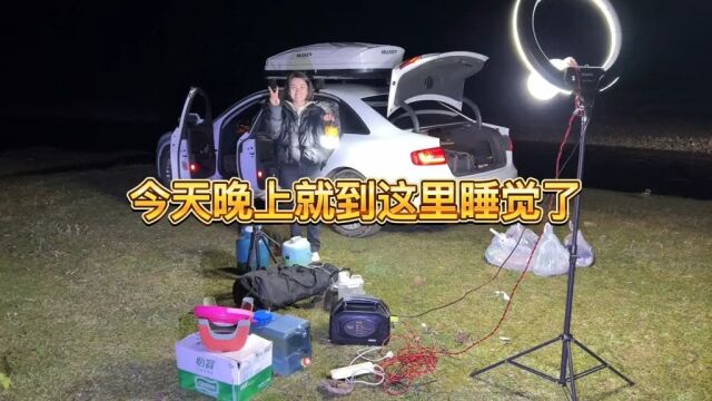 这个露营地还是真的不错,晚上睡车上也能听到水流声.