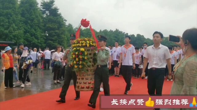 红色旅游胜地湖南韶山来自长沙的中学生拜谒学习毛主席精神