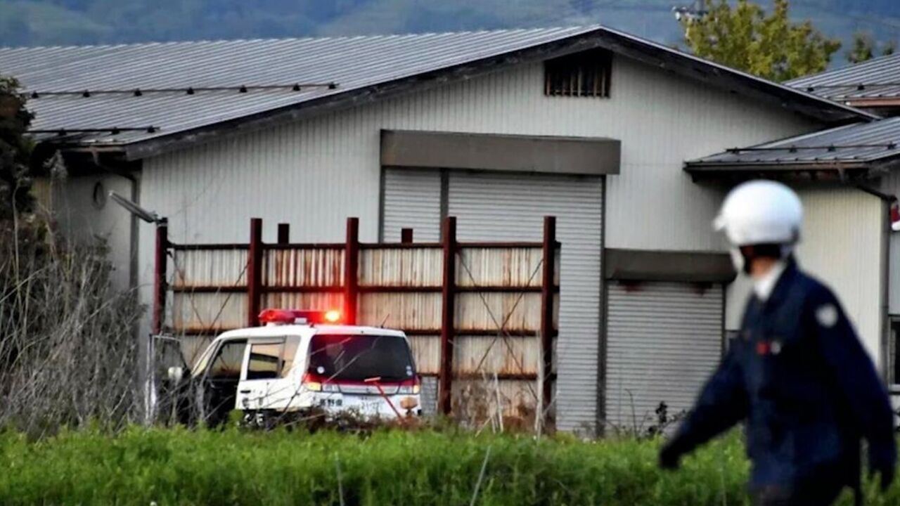 日本长野发生袭击事件:男子捅人后枪杀两名警察 躲进建筑持枪对峙