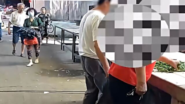 江西丰城警方回应“大爷菜市场猥亵多名女性”:涉事男子已被控制