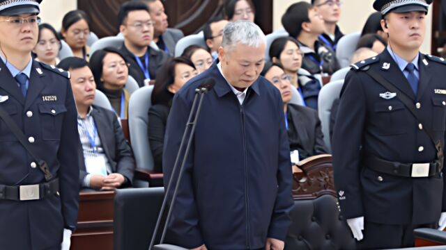 内蒙古自治区高级人民法院原院长胡毅峰一审被控受贿3754万余元