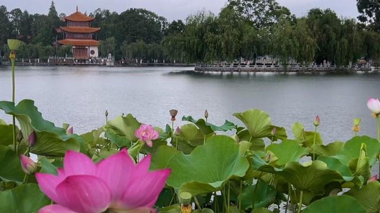 云南省昆明市,烟雨下的大观楼