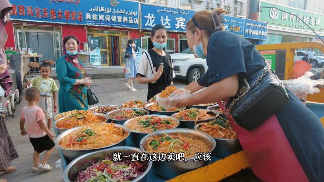 新疆吐鲁番美食介绍,路边小摊的凉拌菜太好吃了!