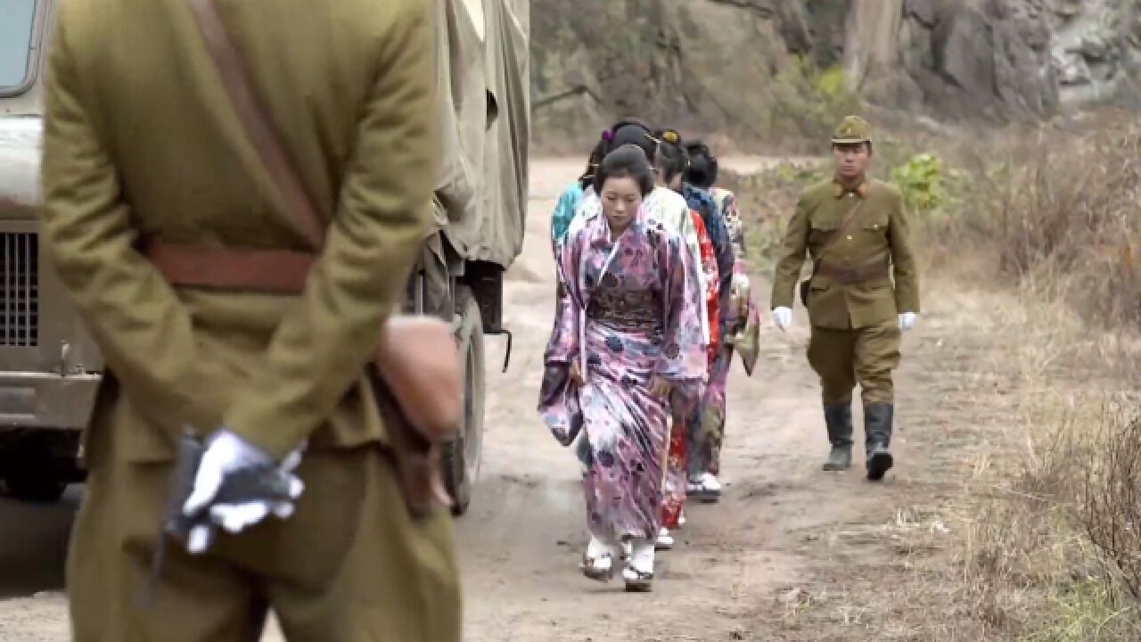 壮士出川:送来一车女鬼子,鬼子排好队,结果和服一脱全变汉子