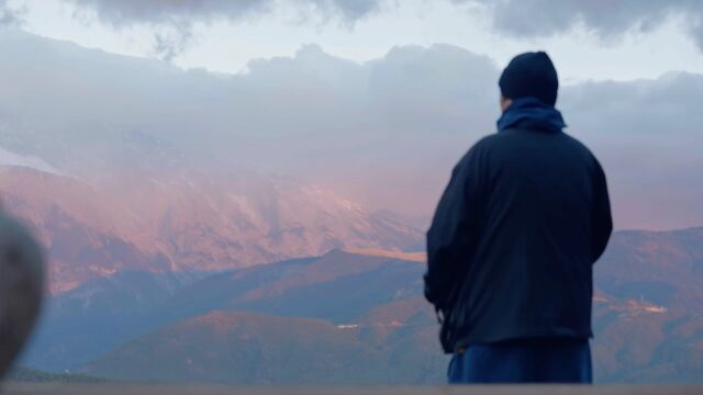 日照金山