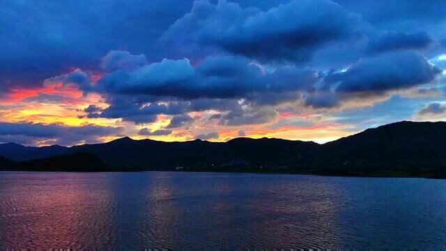 夕阳西下,断肠人在天涯#治愈系 #风景 #落日余晖映晚霞一抹夕阳美如画 #每一帧都是热爱 #好看的晚霞分享给喜欢的人