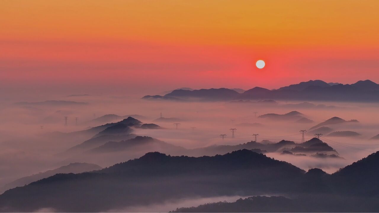 绝美!云海上的日出宛若千里江山图