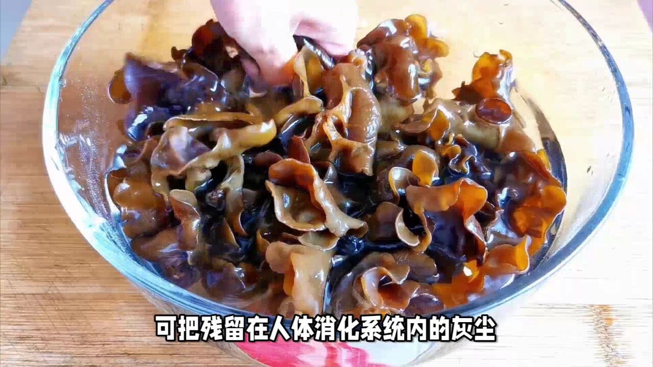 秋冬季菌菇最养人,10种常见菌菇别错过,营养各异,你吃对了没?