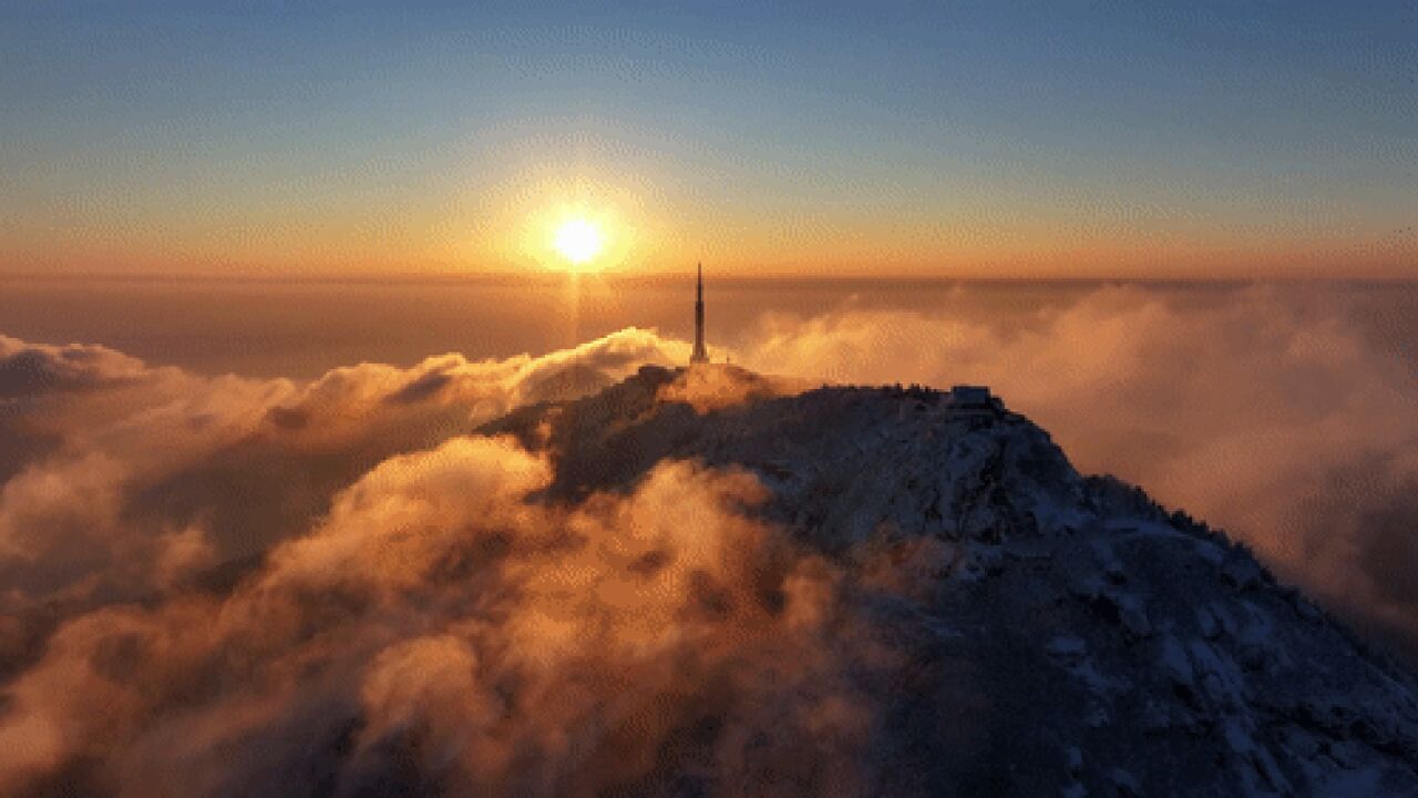 当大雪遇上日出:湖南衡山化身壮美山水画卷