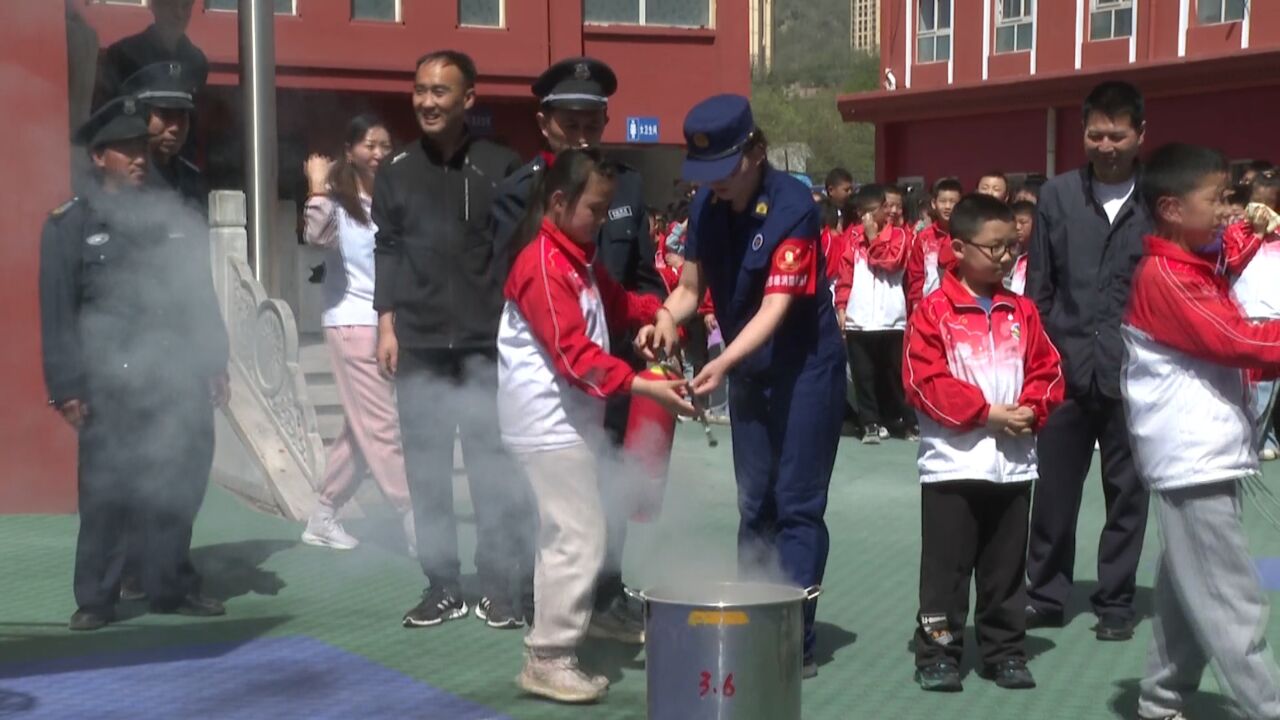 冯家屯小学开展防震和消防安全应急疏散避险演练