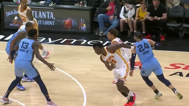 劲往一处使！特雷杨高抛喂饼科林斯空接暴扣挂筐