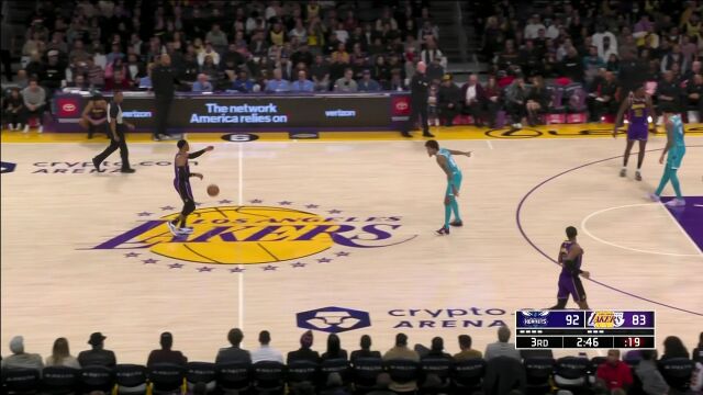 唯快不破！威少体前变向突破反手上篮猝不及防