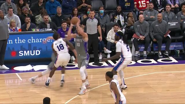 不给一丝还手机会！巴恩斯与穆雷三分接力再度逼停费城