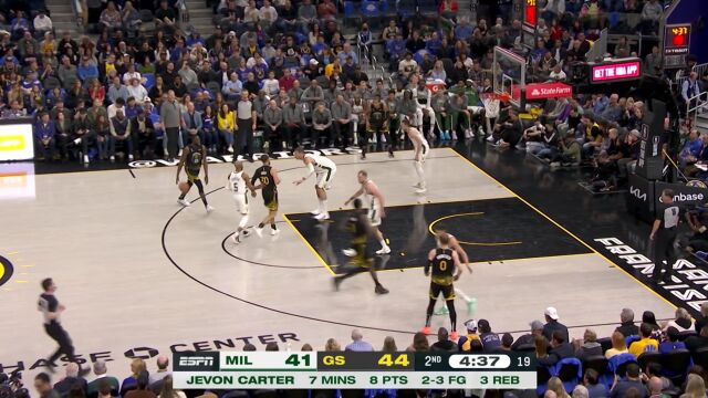 手感虽迟但到 库里后撤步三分一箭穿心