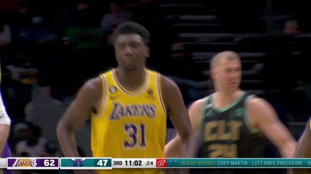 就怕你不防！詹姆斯篮下回传布莱恩特飞身暴扣