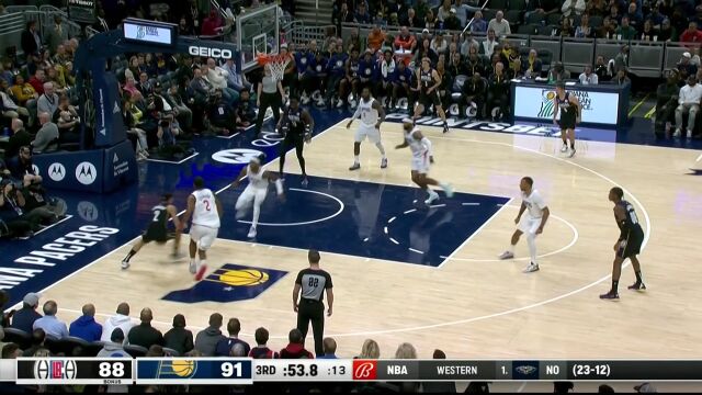 莱昂纳德伸出长臂完成抢断 反击配合鲍威尔再送单臂劈扣