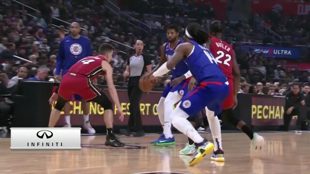 乔治眼观六路直塞篮下 曼恩直接扣篮干脆利落