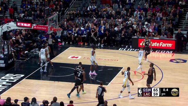 急停干拔手起刀落 鲍威尔顶开迪文琴佐命中准压哨