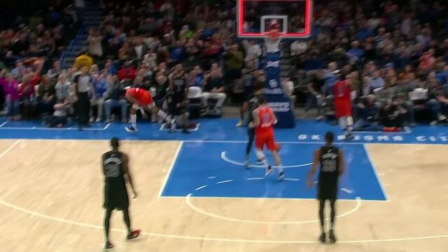 分秒必争！杰伦-威廉姆斯眼疾手快飞得高完成中场压哨补篮