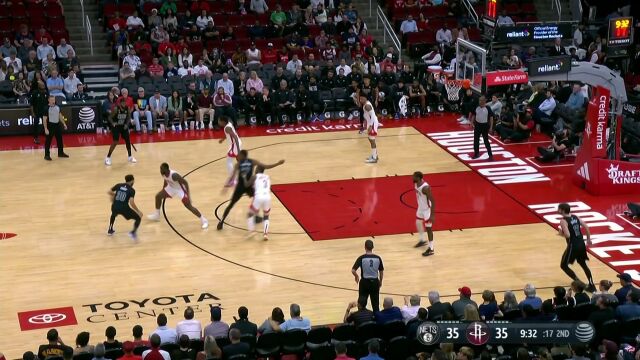 小库里绚烂脚步 后仰跳投稳稳命中