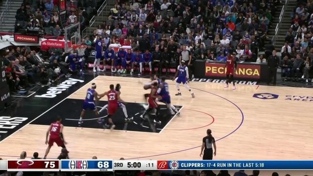 在追分的道路上永不放弃 乔治携手莫里斯连中三记三分