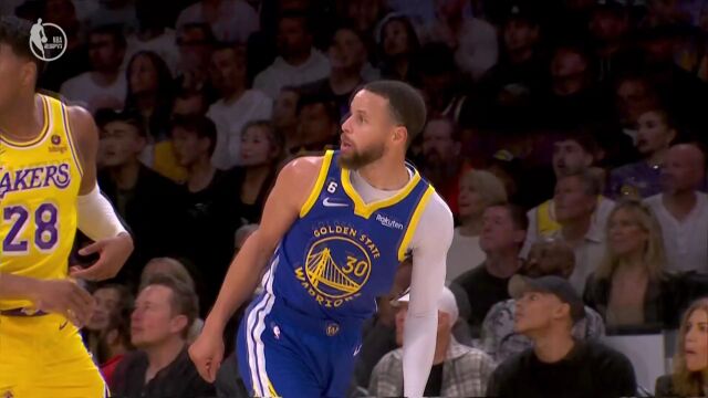 调整节奏自信出手 库里撤步三分出手干脆利落