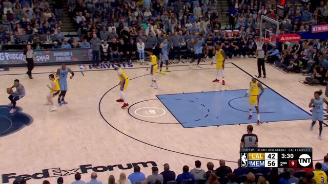 仿佛再现詹韦连线！ 里夫斯脑后一抛送给詹姆斯两分入账