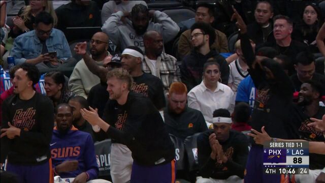 攻势不减！达米安李三分线抬手就扔继续扩大分差