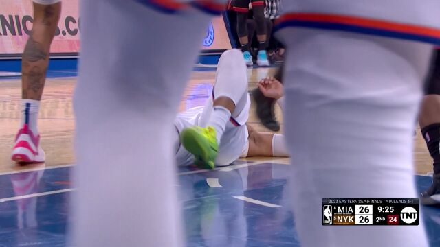 尼克斯的绝对核心 布伦森无惧身体对抗强势打成2+1