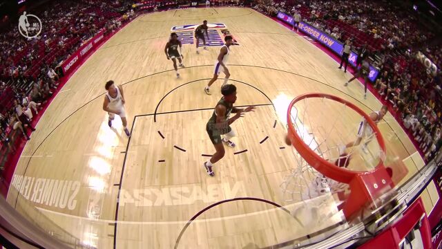 乱军从中出手稳准狠！库克旱地拔葱双臂暴扣碾压禁区