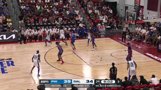 彼得鲁舍夫镇守篮下送大帽 史密斯反击灵巧抛投轻松打进