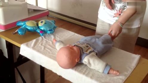母婴护理实操：教婴儿学习抬头和翻身