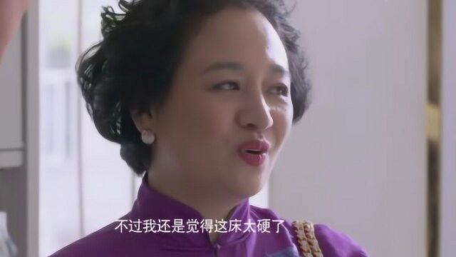 妈妈到部队看望儿子,看到全都是木板床,竟想把木板床换成席梦思