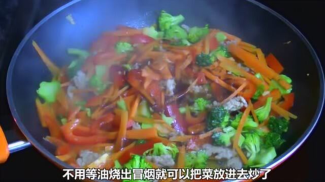 炒菜是冷锅热油还是热锅冷油?教你正确做法,味香更好吃