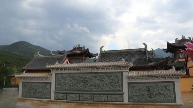 实拍:雨中禅境,感受烟台福山峆垆寺下雨天的风光