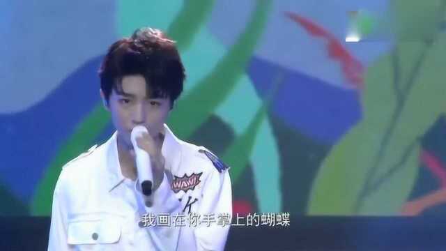 TFBOYS演唱《剩下的盛夏》还没开口,全场为他们欢呼