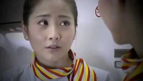 飞机上想上个卫生间但是一直显示有人,空姐打开门啥也没有太恐怖