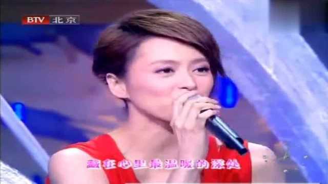 2009年北京卫视春晚梁永琪演唱《礼物》,人美歌也好听