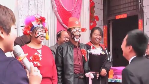 这是哪里的结婚风俗，要让公公婆婆扮成这样