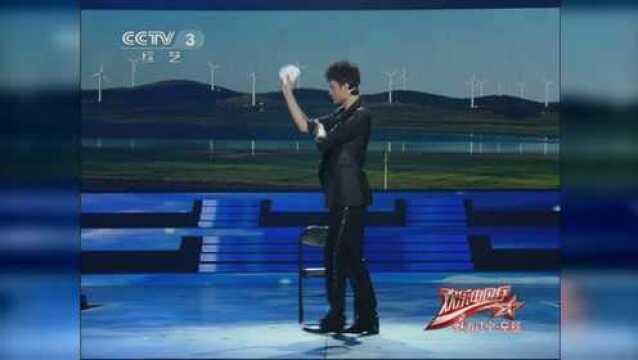 刘世杰表演魔术,极致手速看呆女观众!